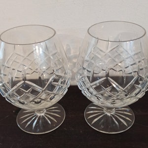 Um par de copos vintage de cristal com 12,5% de chumbo para conhaque. Em ótimo estado.