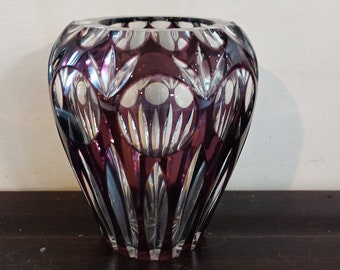 Superbe vase vintage en cristal taillé violet. Nachtmann. Très bon à excellent état.