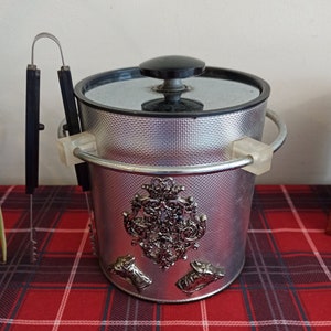 Retro Japanese Plastic Ice Bucket With Tongs. Very Good Condition.
