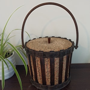 Cesta de costura retro. Años 70. Ratán.