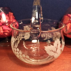 Glass Fruit Basket with Handle. Leaf Design. Excellent Condition.