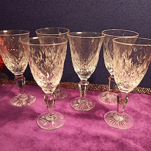 Set mit 6 Likör Cordial Stem Gläsern. Star Cut Base Design. Exzellenter Zustand.