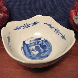 Chinese Blue and White Decorative Bowl. c1950s. Excellent Condition.