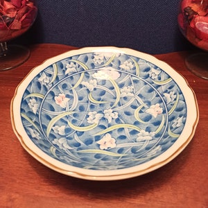Chinese Decorative Bowl. Excellent Condition.