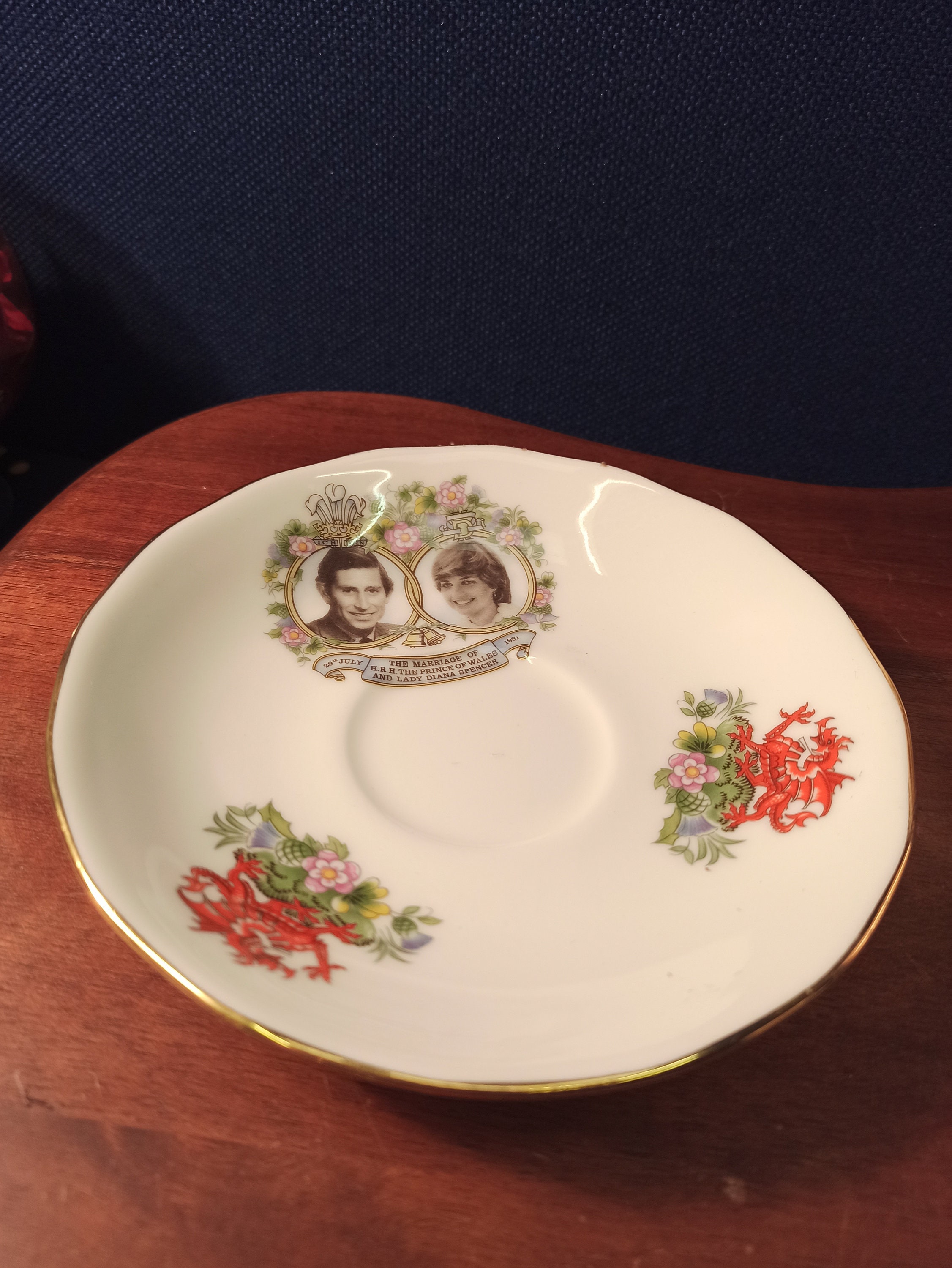 チャールズ皇太子とダイアナ妃の結婚式記念食器セット（カップ
