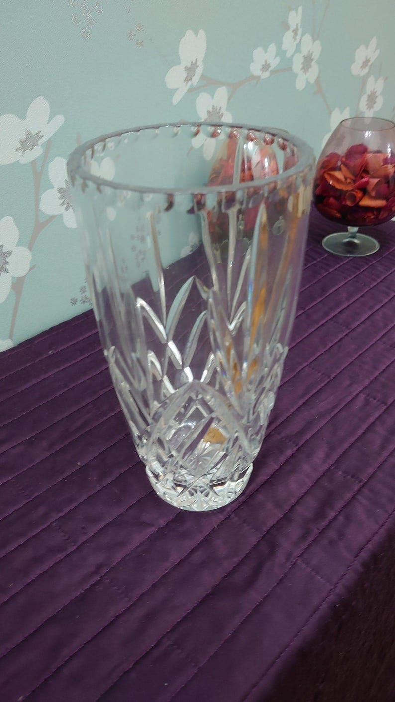 Lead Crystal Cut Glass Vase - Very Good to Excellent Condition - 20cm tall - 11.5cm diameter image 4
