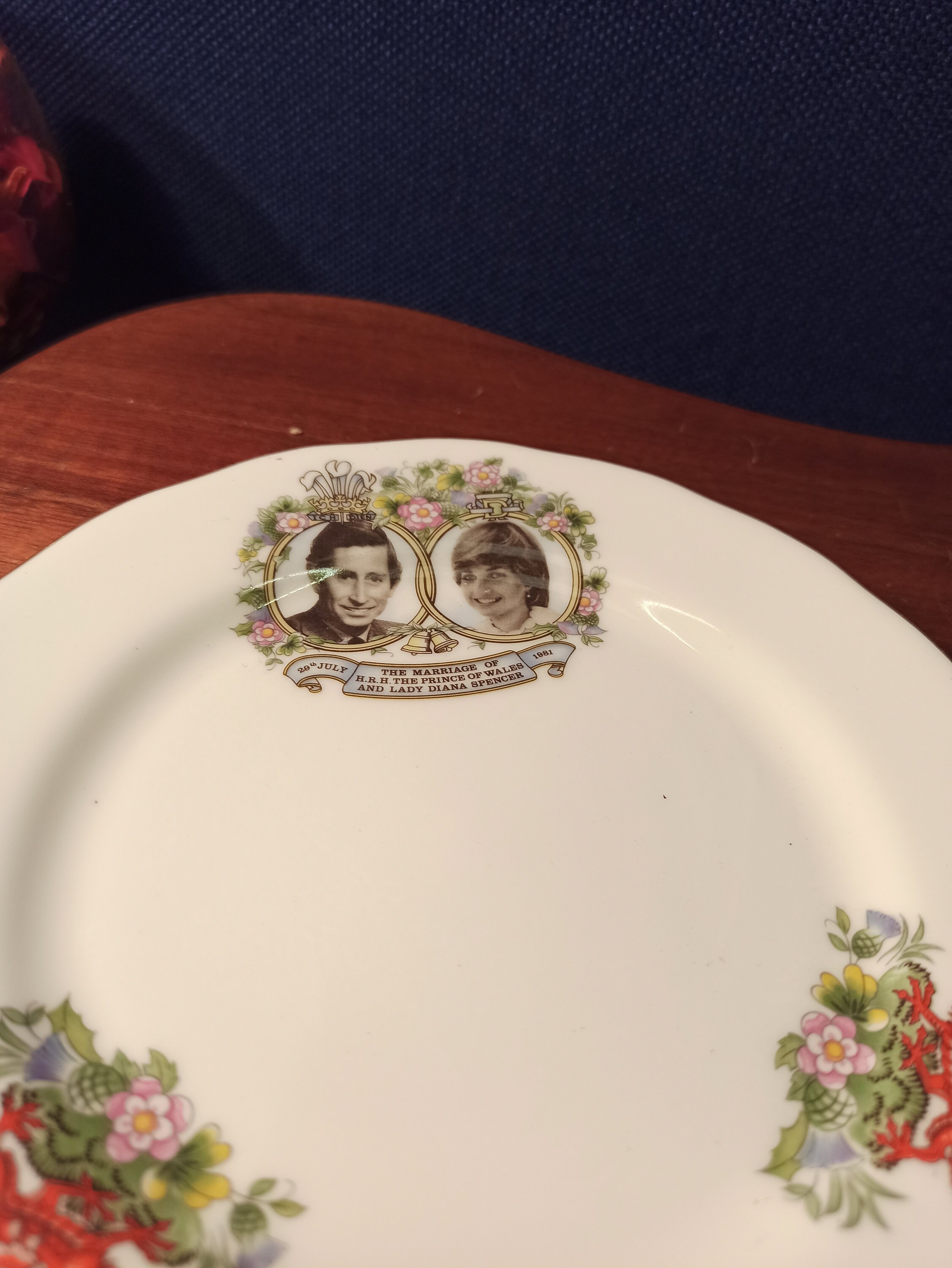 チャールズ皇太子とダイアナ妃の結婚式記念食器セット（カップ