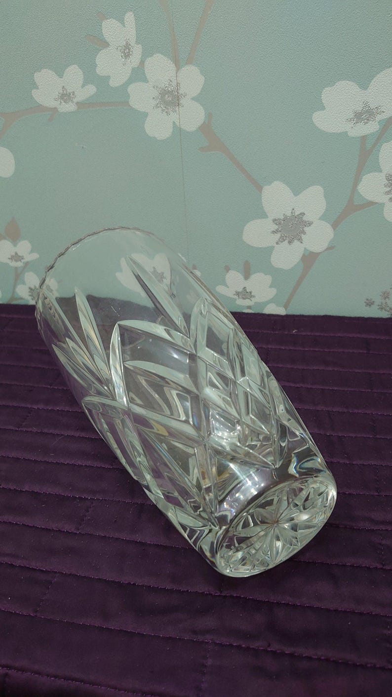 Lead Crystal Cut Glass Vase - Very Good to Excellent Condition - 20cm tall - 11.5cm diameter image 8