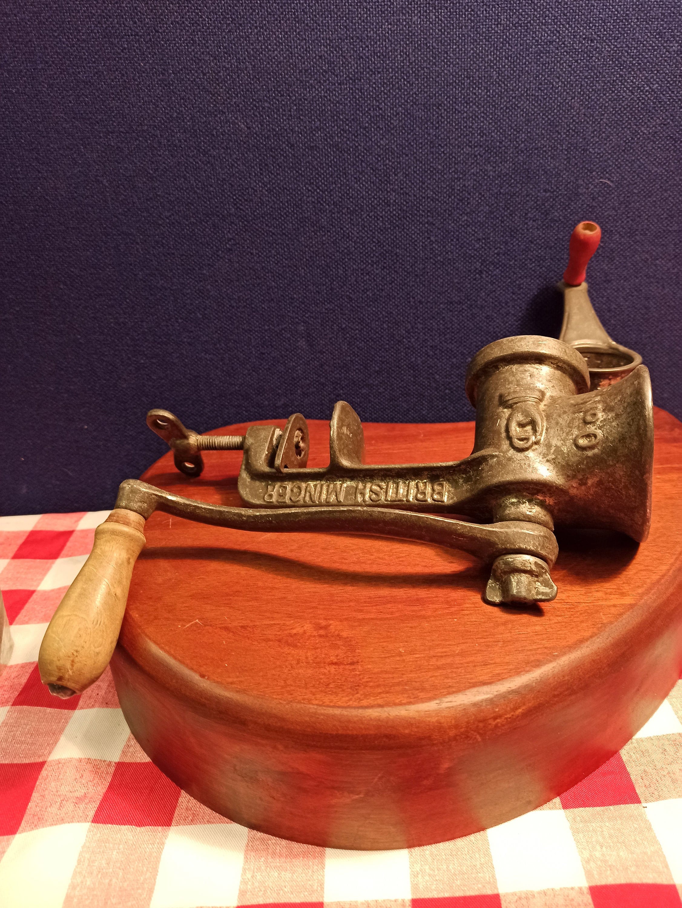 アンティーク　ミンサー　イギリス製 アンティークな英国製ミートミンサー。作業面に取り付けます。 - Etsy 日本