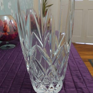Lead Crystal Cut Glass Vase - Very Good to Excellent Condition - 20cm tall - 11.5cm diameter image 5