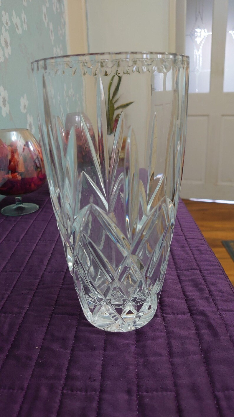 Lead Crystal Cut Glass Vase - Very Good to Excellent Condition - 20cm tall - 11.5cm diameter image 5