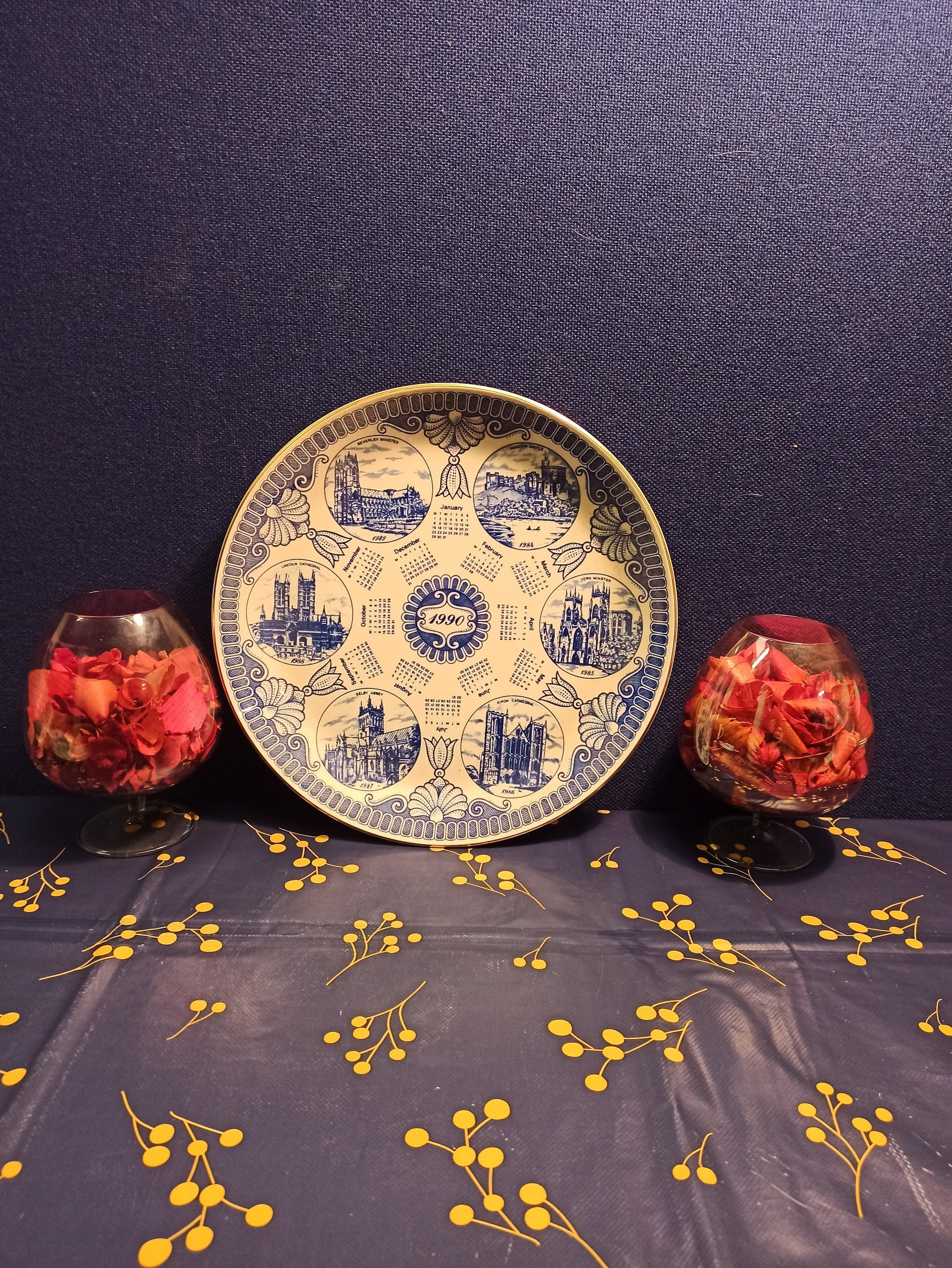1990 Calendar Decorative Plate. Excellent Condition. - Etsy