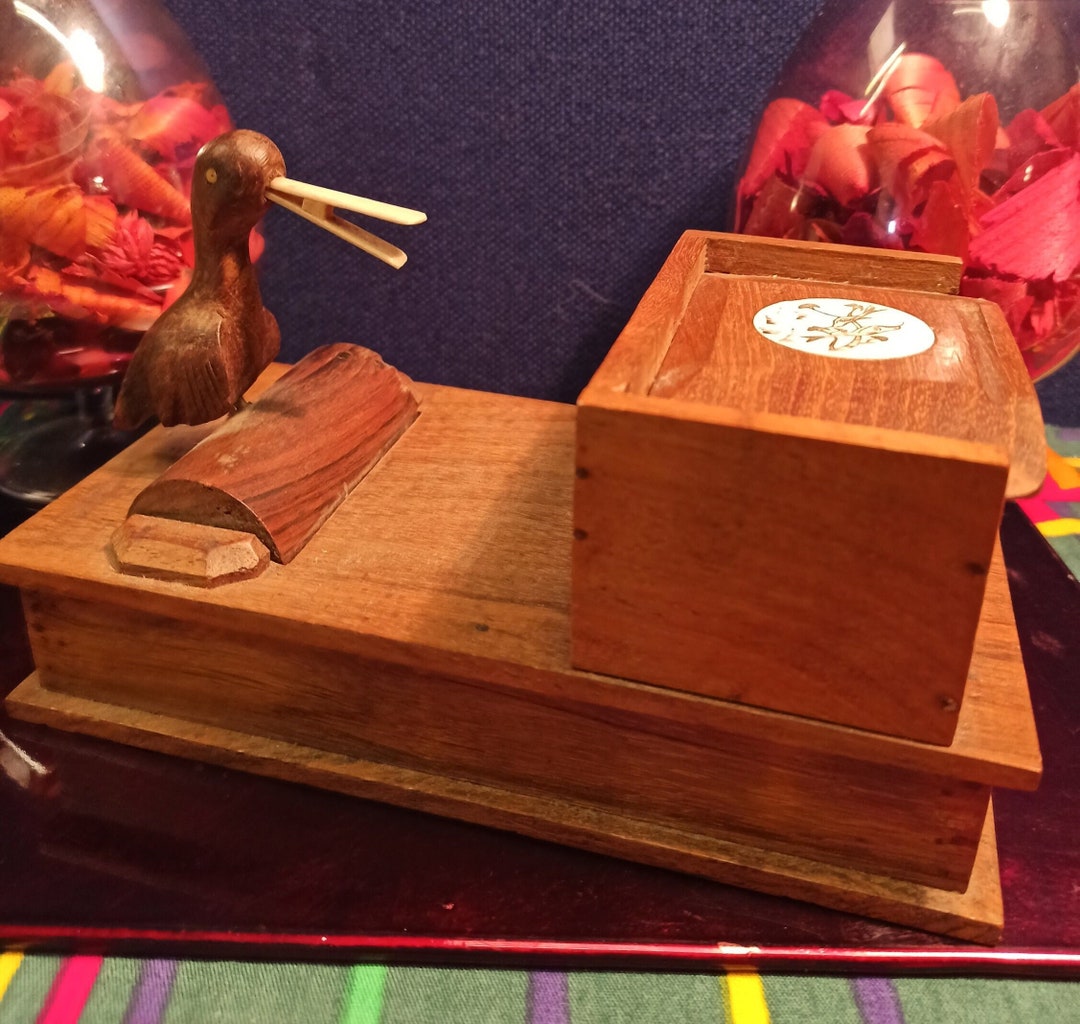Cigarette Dispenser. Smoking Memorabilia - Bird Takes Cigarette Out of Box.  Good Condition