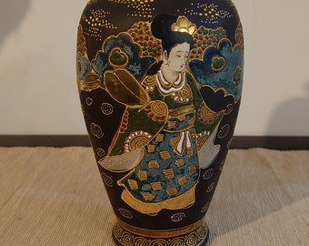 日本の薩摩焼花瓶 - おそらく 1910 年代または 1920 年代初頭 - 状態