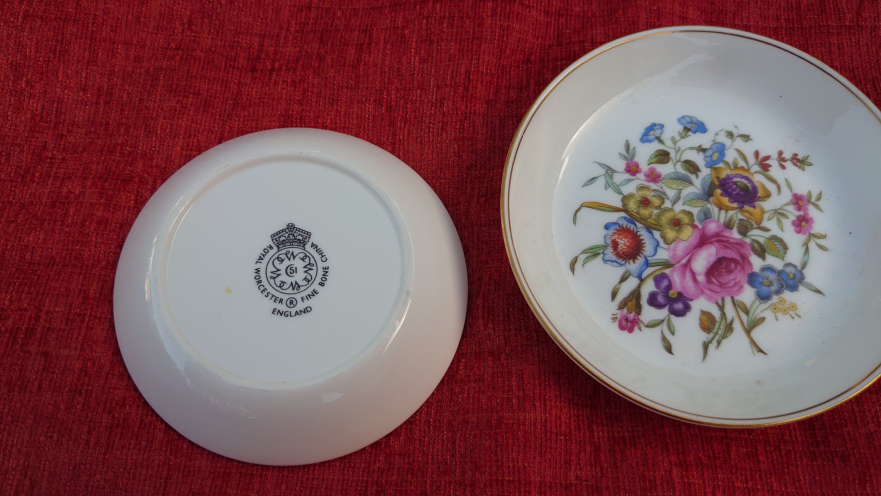 2 Royal Worcester Pin Dishes and Pin Pot - Excellent 2 Royal Worcester Pin Dishes and Pin Pot - Excellent