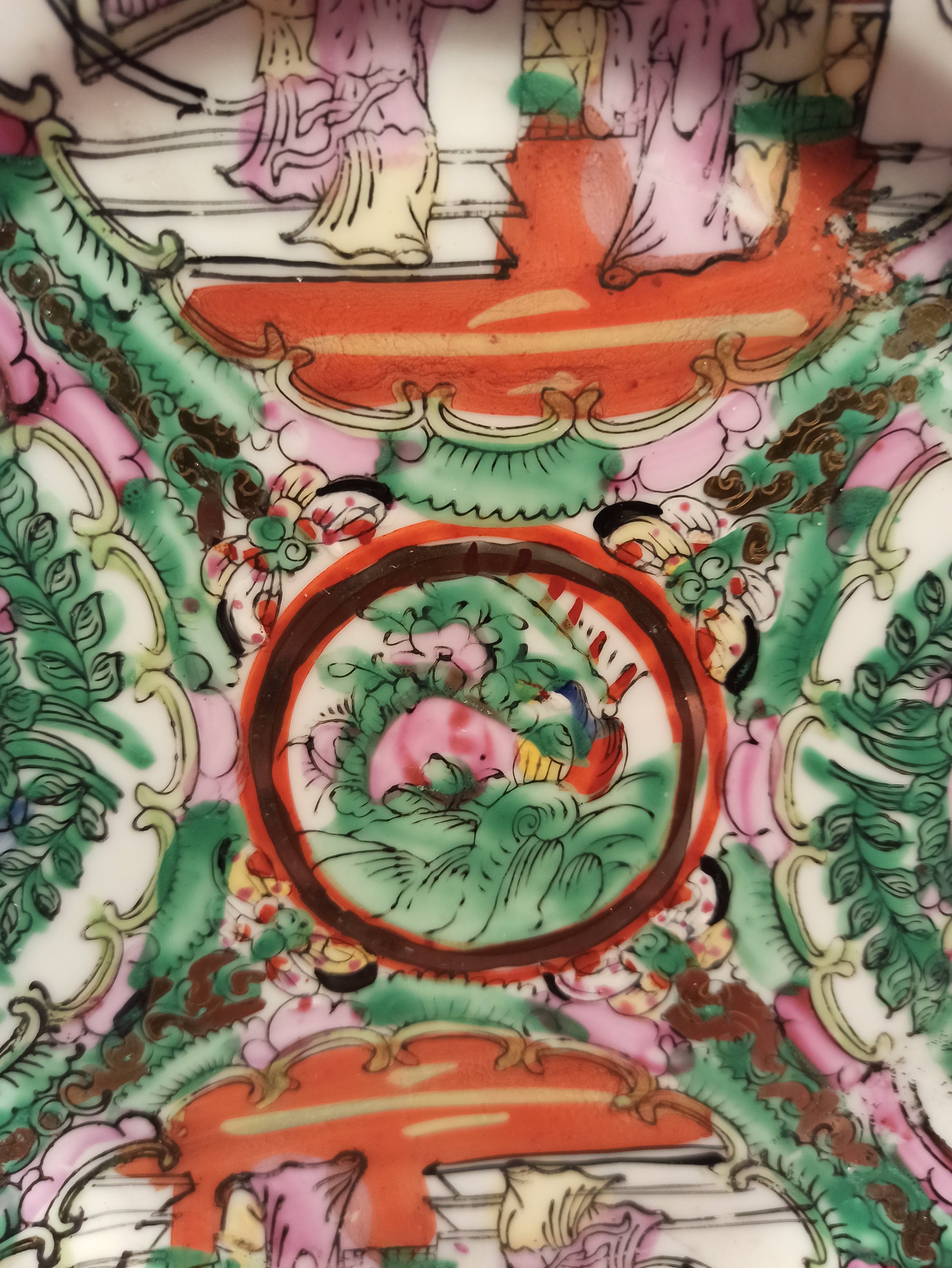 c1965. Chinese Porcelain Famille Rose FARICDO EM MACAU Decorative Plate
