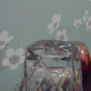 Lead Crystal Cut Glass Vase - Very Good to Excellent Condition - 20cm tall - 11.5cm diameter image 9