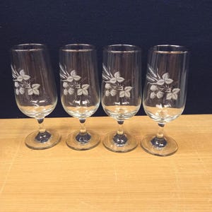 Set of 4 Small White Wine Glasses. Etched Leaf Design.  2 Designs. Vintage.