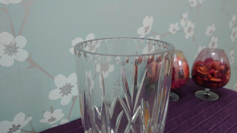 Lead Crystal Cut Glass Vase - Very Good to Excellent Condition - 20cm tall - 11.5cm diameter image 10