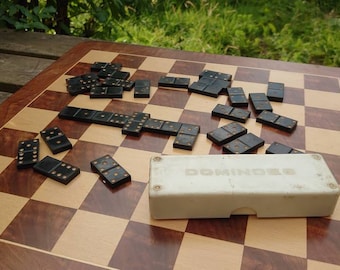Juego de dominó clásico de los años 60. Completo y en muy buen estado.