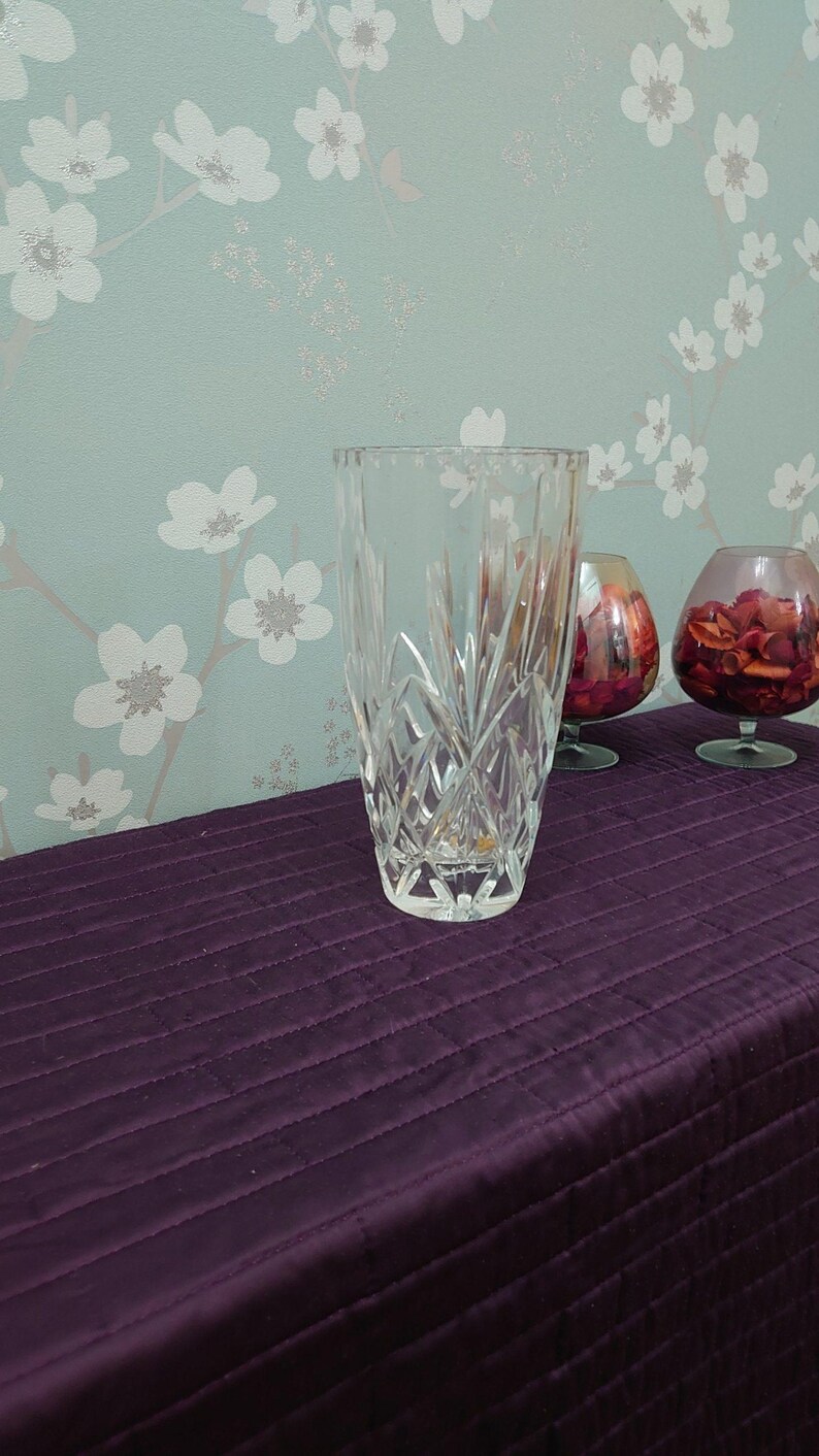 Lead Crystal Cut Glass Vase - Very Good to Excellent Condition - 20cm tall - 11.5cm diameter image 3