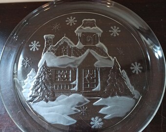 Kerst serveerschaal. Arcoroc.  Winters tafereel en zeer decoratief.