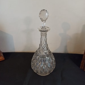 Vintage Crystal Cut Glass Decanter. Very Good Condition.