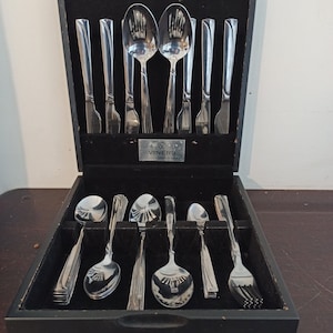 Vintage Viners Cutlery Set for 6. Good Condition.