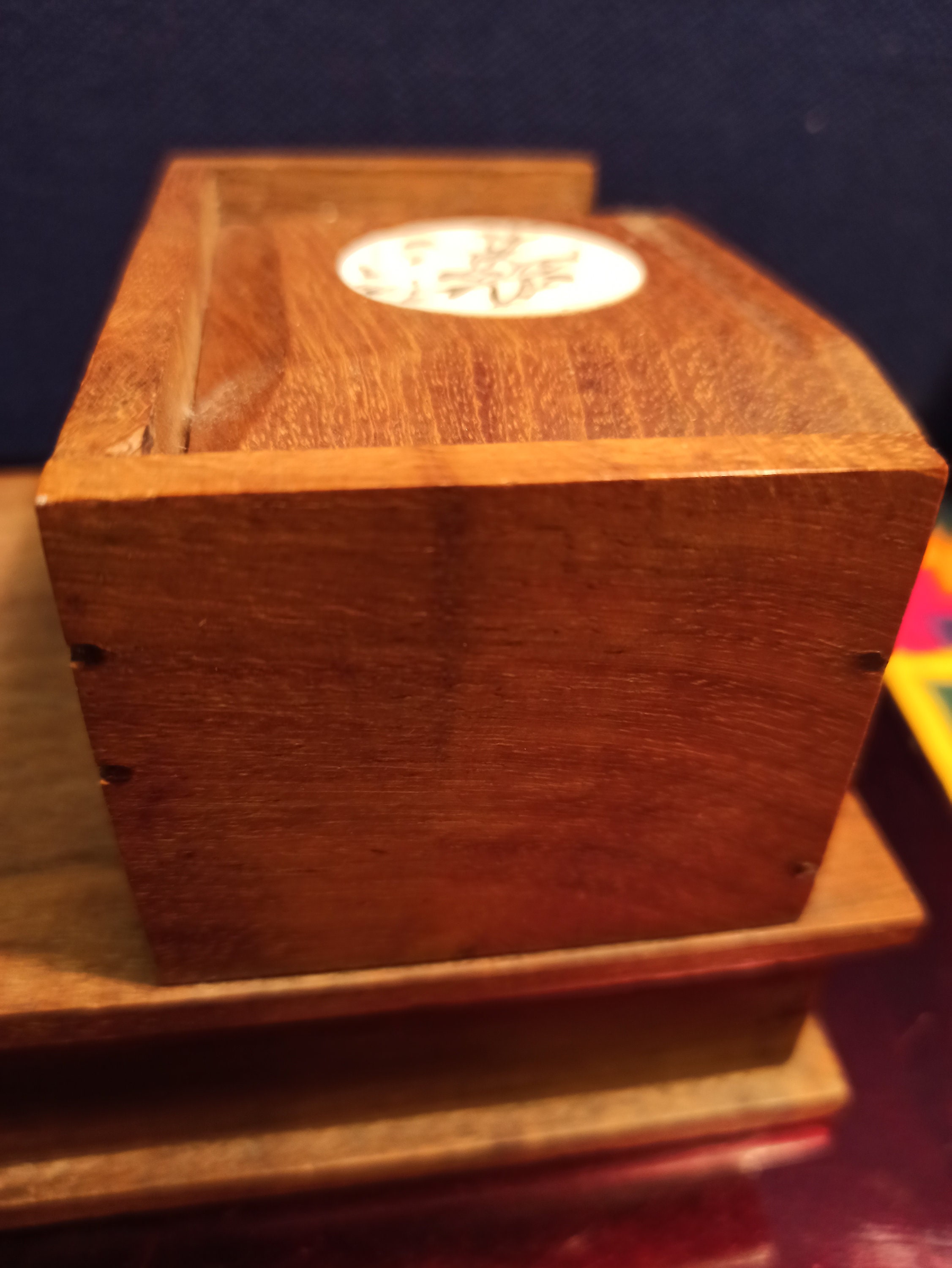 Cigarette Dispenser. Smoking Memorabilia - Bird Takes Cigarette Out of Box.  Good Condition