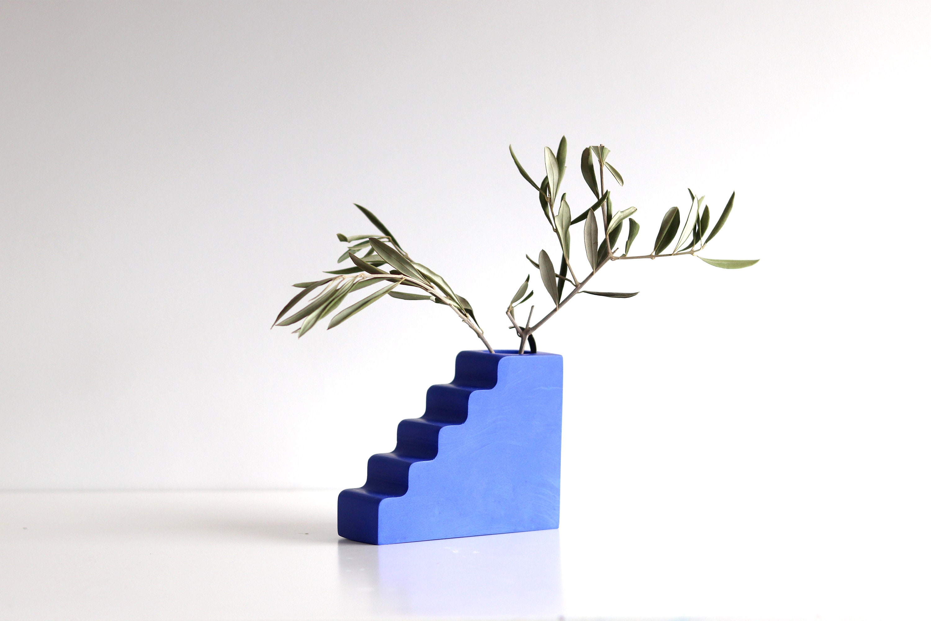 Vase Stairs Outremer