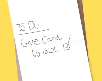 Grappige verjaardagskaart 'Give Card To Idiot', beledigende grap