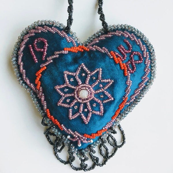 Vintage beaded whimsy heart pin cushion Native American souvenir Niagara Falls NY 1938
