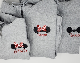 Sudaderas con capucha monogramadas de Minnie y Mickey Mouse para toda la familia