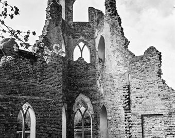 Old Ruin - Monochrome digital photo to download