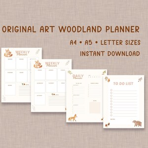 Puede incluir: Una colección de planificadores imprimibles con temática de bosque. Los diseños incluyen diseños semanales, diarios y de listas de tareas. Los planificadores presentan ilustraciones de un zorro, un oso y setas. El texto de la imagen dice "Original Art Woodland Planner" y "Instant Download". Disponible en tamaños A4, A5 y Carta.