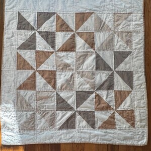 Edredón infantil hecho a mano – Edredón de patchwork neutro – Manta para bebé de 45x45 cm – Edredón único