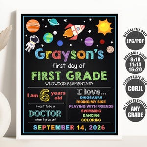 May include: A personalised chalkboard-style sign for a child's first day of first grade. The sign features colourful space-themed illustrations and text, including the child's name, age, school, and interests. The sign is 40x50 cm.