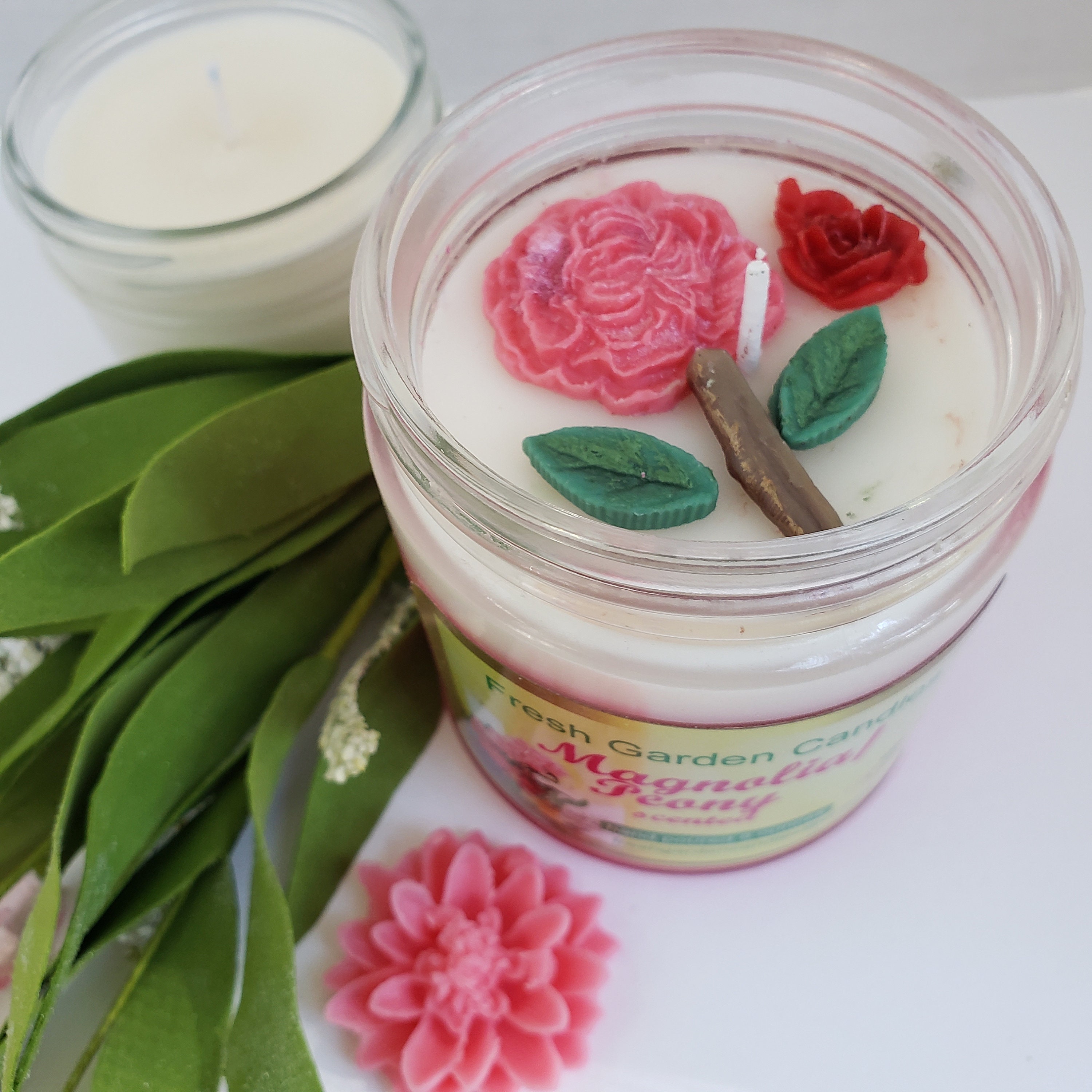 Magnolia and Peony scented candle. A floral powerhouse Great smell in a