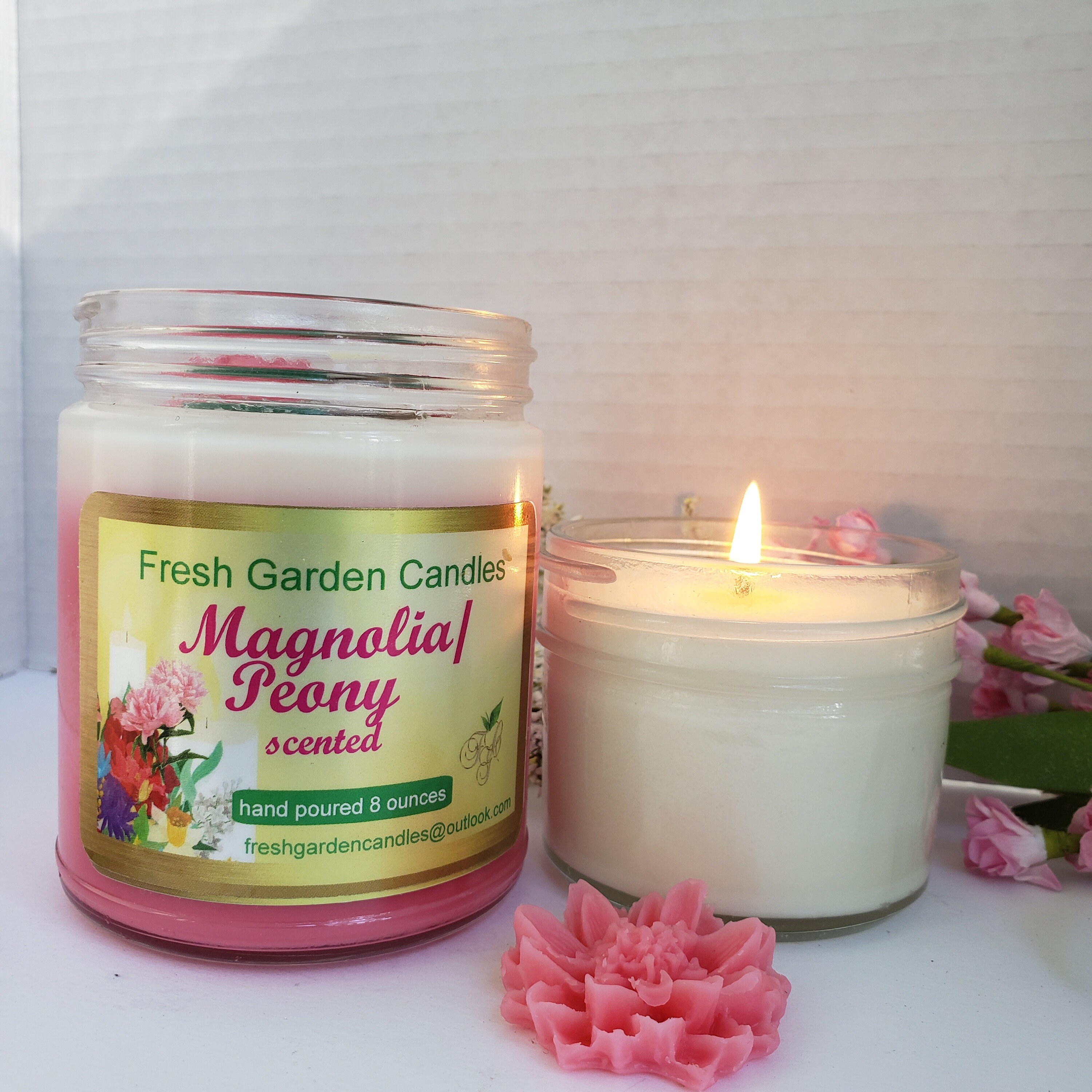 Magnolia and Peony scented candle. A floral powerhouse Great smell in a