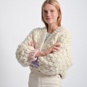 Peony Cardigan Knitting Pattern zdjęcie 2