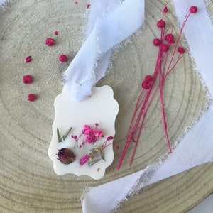Scented soy wax tablets with dried flowers, tart, melting wax, wax pods