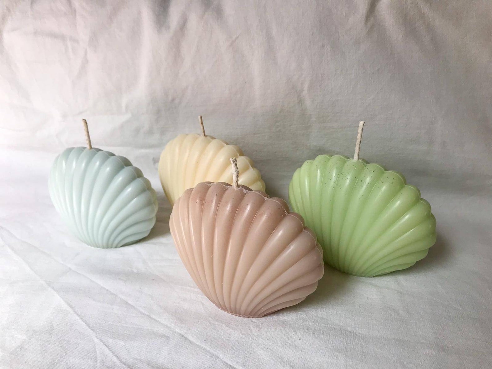 Set Regalo 4 Candele Profumate In Latta – Cera Di Soia, Aromi Di Gelsomino, Rosa, Lavanda E Cachi, Confezione Natalizia, 12 Ore Di Durata