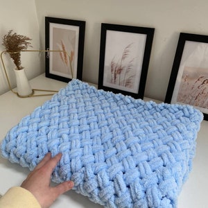 Blue Baby blanket puffy Alize yarn for toddlers and newborns
