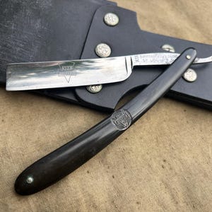 Vintage Simmons Hardware straight razor
