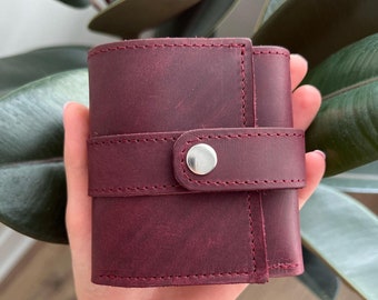 Petit portefeuille en cuir pour femme. Cadeau d'anniversaire de maman pour elle. Joli portefeuille en cuir pour cartes à trois volets. Porte-monnaie en cuir. Portefeuille en cuir pour femmes