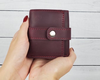 Handmade Leather Tri-Fold Wallet: Classic Women's Card & Cash Organizer