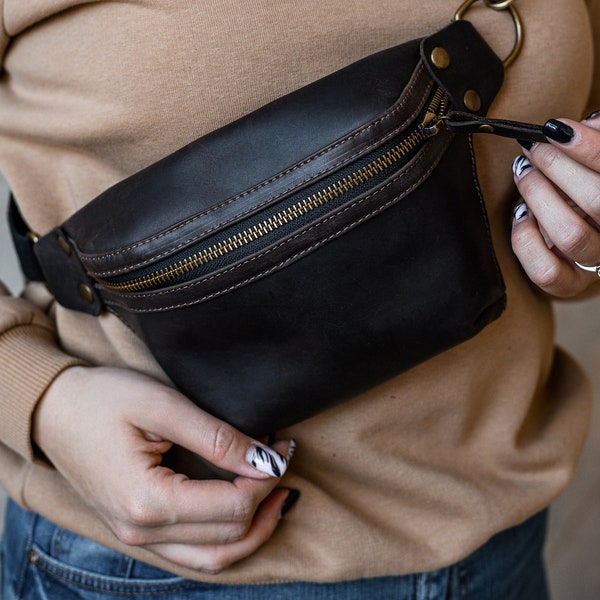 Vintage Leather Fanny Pack with Adjustable Belt: Unisex Crossbody Bag