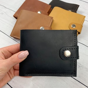 Cartera de piel delgada y minimalista para hombre. Bonita cartera plegable para mujer. Cartera hecha a mano de cuero vintage. Regalo para el