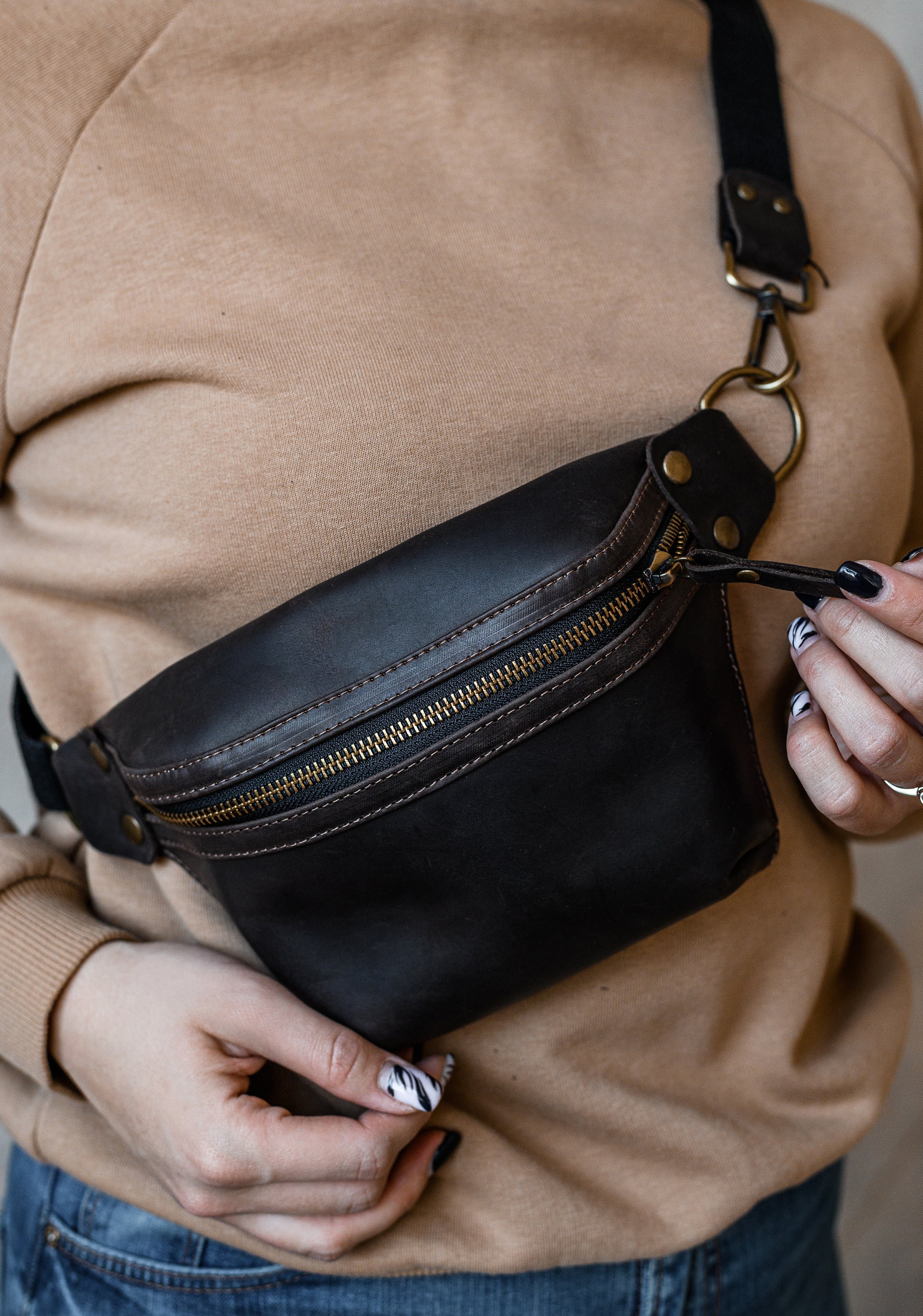 【AAKAM】STUDDED BELT BAG il_1080xN.6029274560_l8hj.jpg