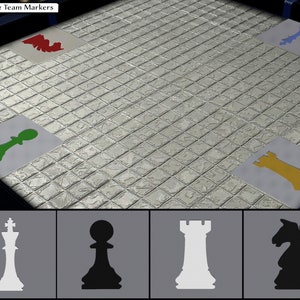 Puede incluir: Un tablero de juego con cuatro marcadores de jugador. Los marcadores son un dragón rojo, un peón verde, una torre dorada y un rey azul. El tablero está hecho de un material gris texturizado. Debajo del tablero hay cuatro piezas de ajedrez: un rey blanco, un peón negro, una torre blanca y un caballo negro.